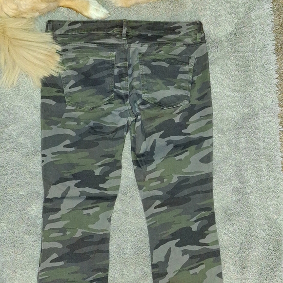 EUC Express Camo Pants Size 10 - Picture 6 of 10